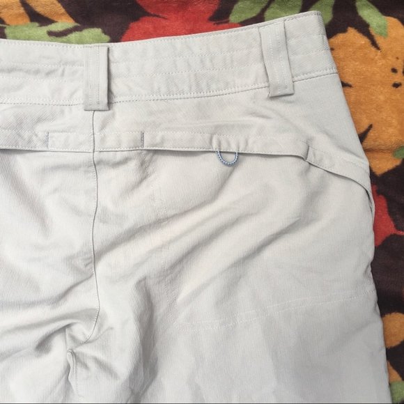 Columbia Beige Mid Rise Capris Size 6 | Hiking - Picture 4 of 6